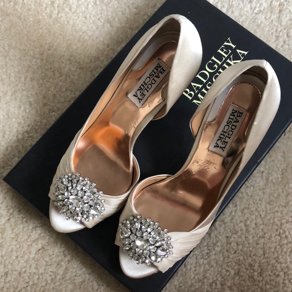Badgley Mischka Pearson D'Orsay Pump - Picture 7 of 7